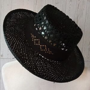 Town Talk Elegant Black Woven Hat With Bow on Back